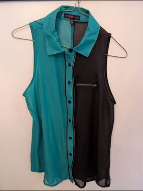 Material Girl Teal and Black Sleeveless Button-Front Shirt